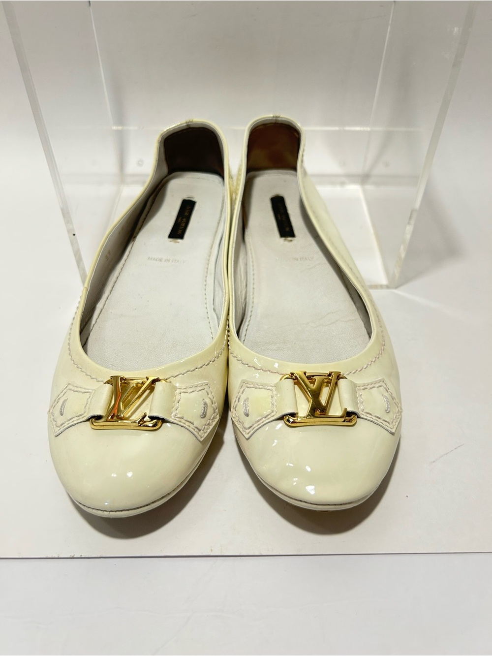 Louis Vuitton Cream Patent Leather Ballet Flats with Gold LV Hardware - Picture 2 of 8